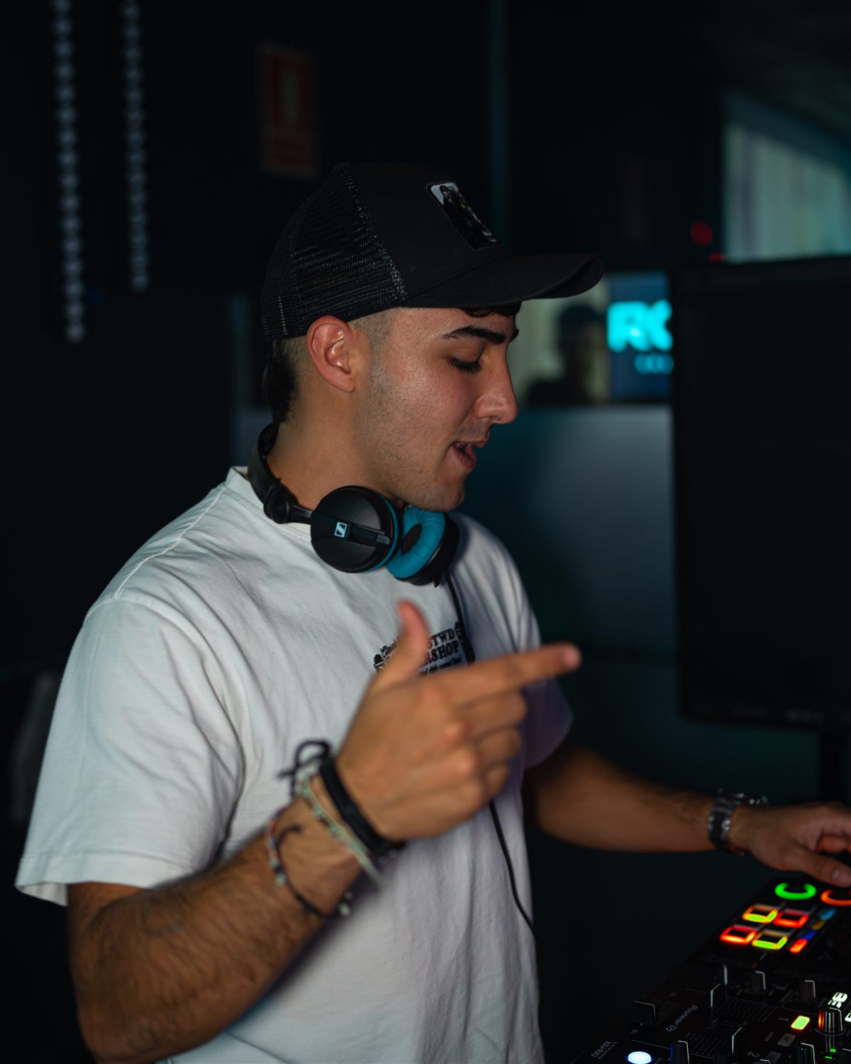 Daviz Garzia DJ pinchando en Roxel con Labrador, Solares Cantabria 2026